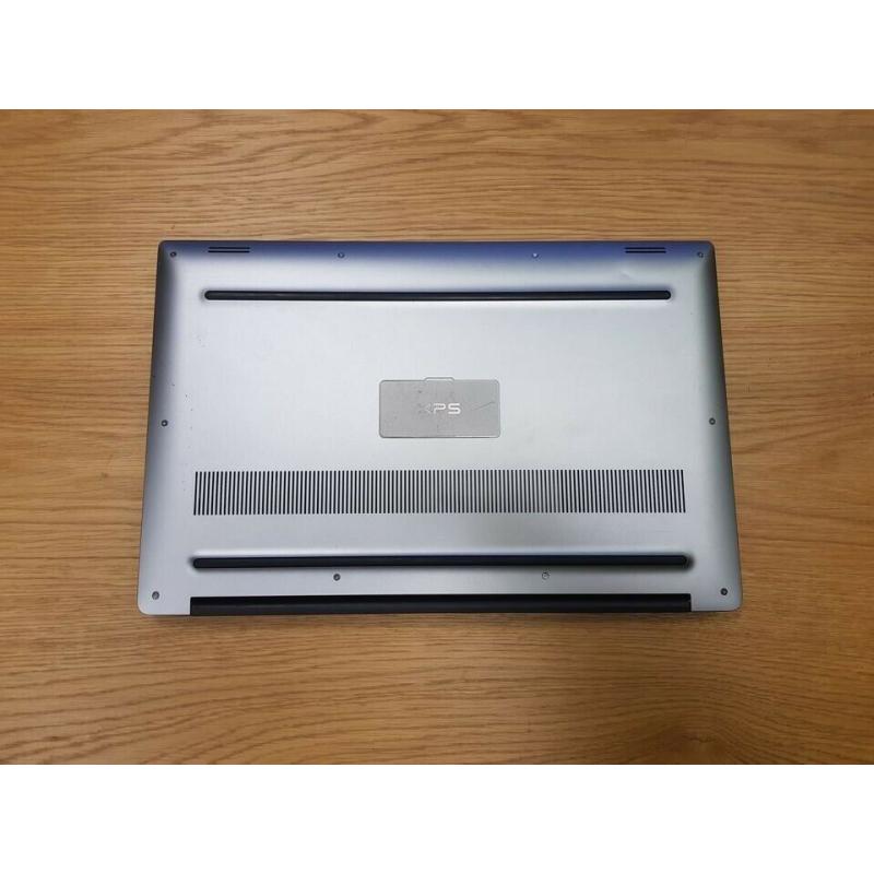 DELL XPS 15 9550 15.6" 4K TOUCHSCREEN (1TB, Intel Core i7 6th Gen, 16GB Ram)