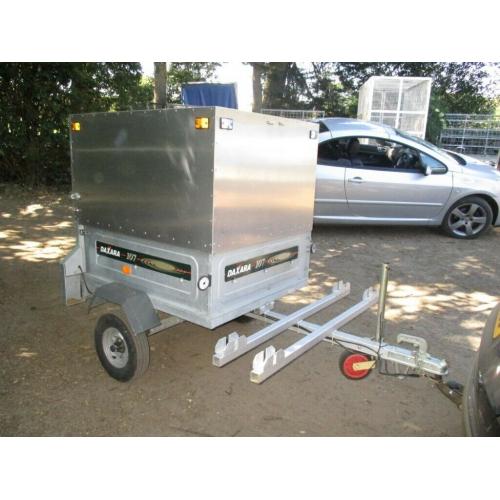 UNIQUE DAXARA 107 TRAILER WITH ALLOY BOX..... 2X CYCLE RACKS....