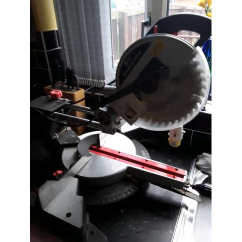Sliding chop saw mitre saw with laser