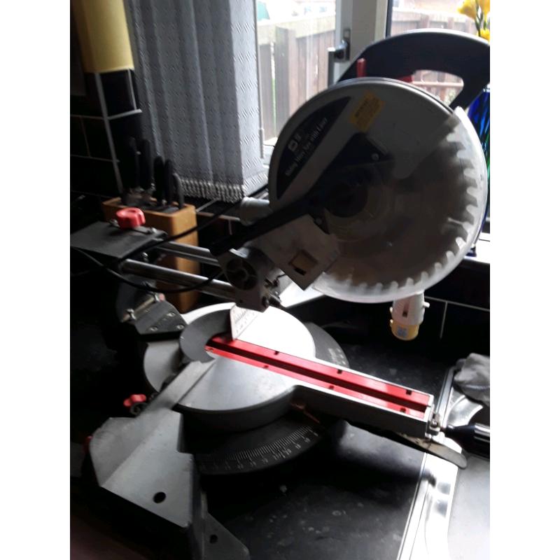 Sliding chop saw mitre saw with laser