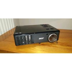 Home cinema projector and screen