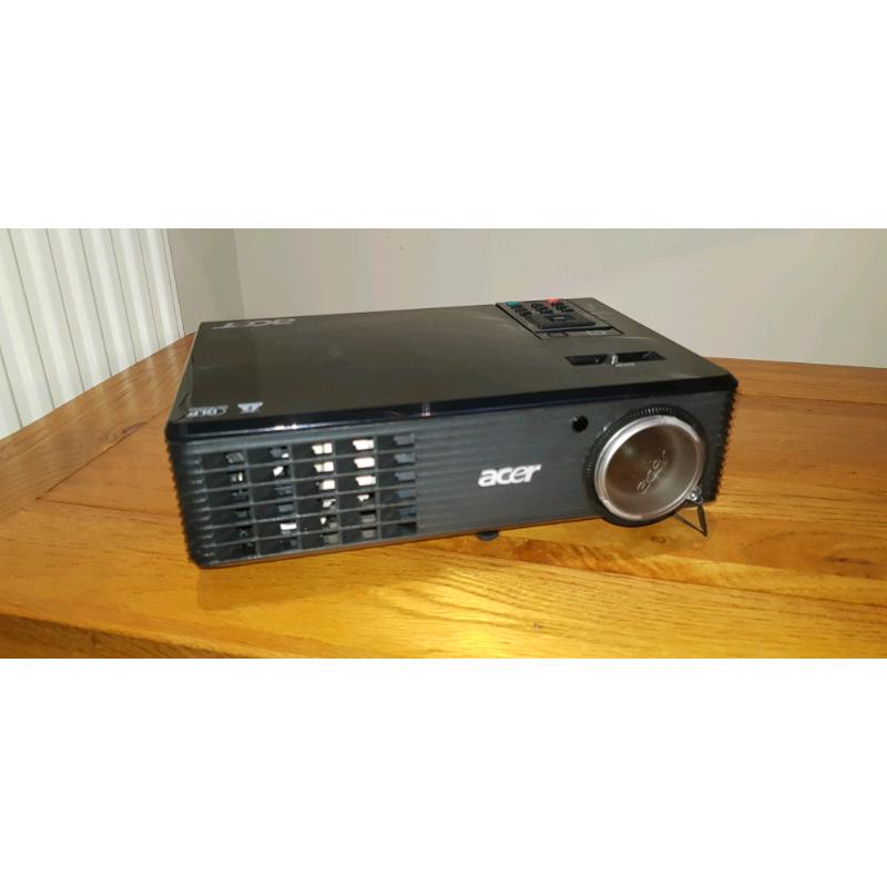 Home cinema projector and screen