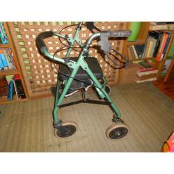 Walker with 4 wheels