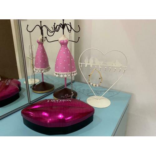 Jewellery holders. All for 1 ?