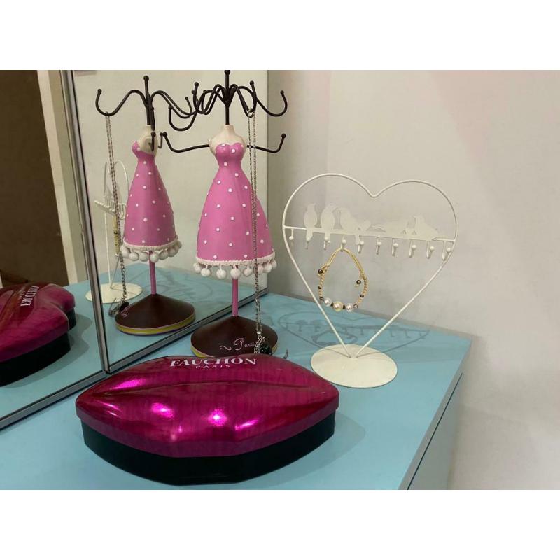 Jewellery holders. All for 1 ?