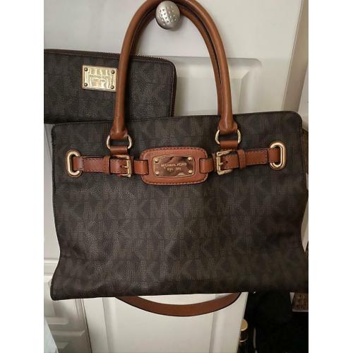 Michael kors bag and purse like new