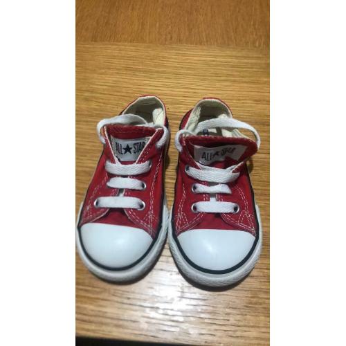 Kids converse (size 7) in immaculate condition